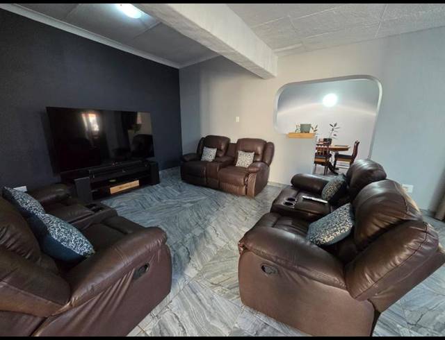 3 BEDROOM HOUSE FOR SALE IN SINOVILLE